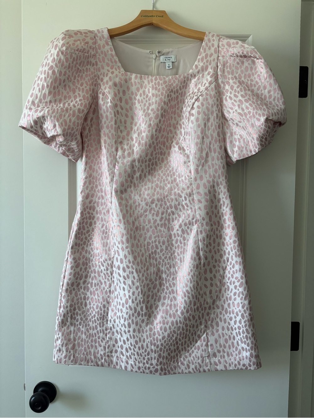 crown & ivy Pink Jacquard Shift Dress with Puff Sleeves